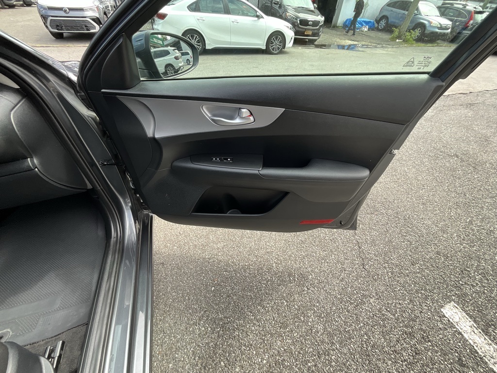 2023 Kia Forte LXS photo 28