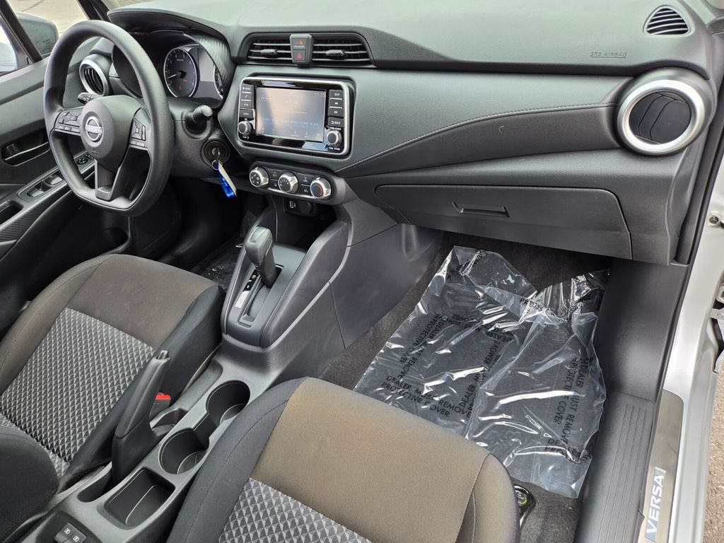 2024 Nissan Versa 1.6 S photo 18