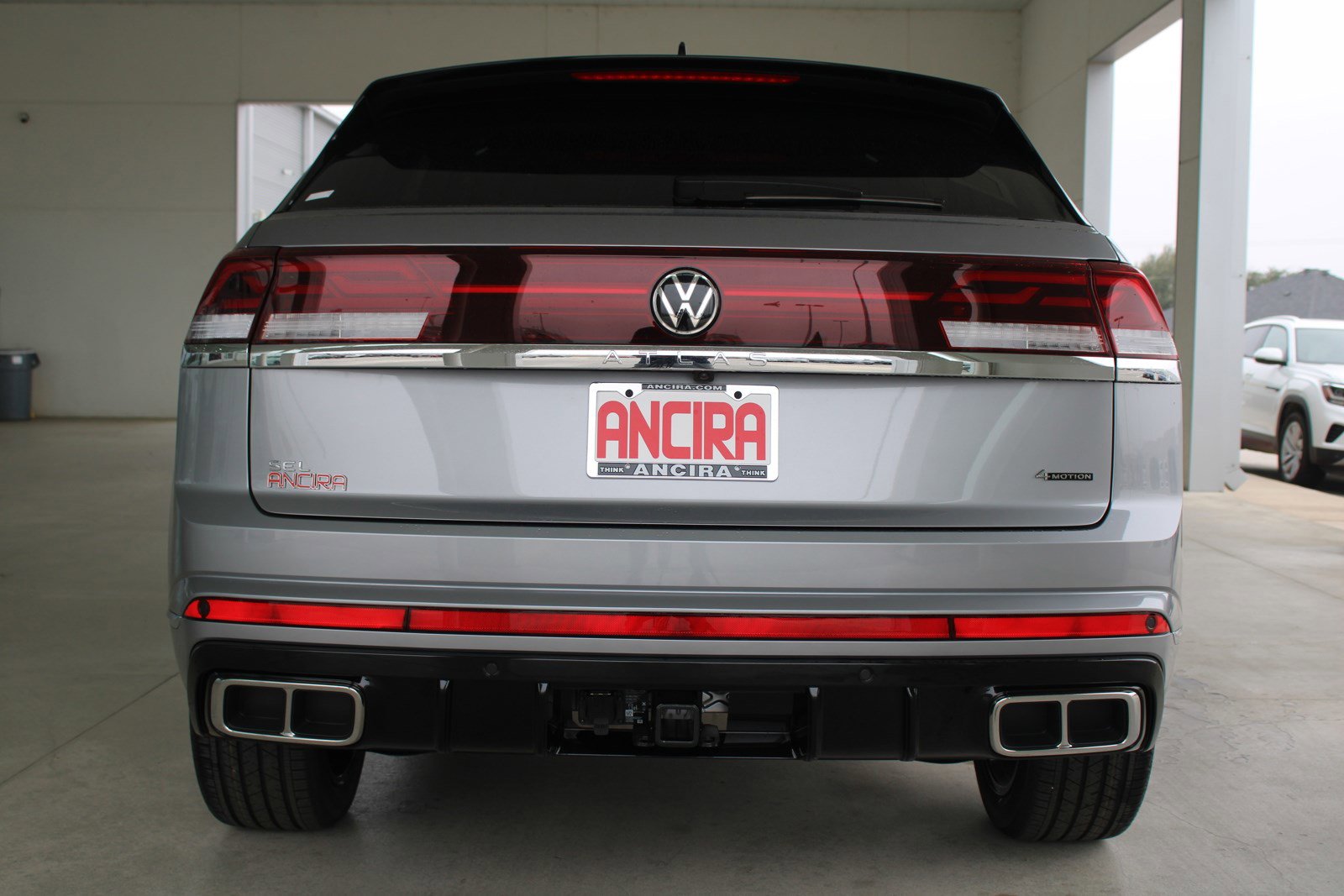 2025 Volkswagen Atlas Cross Sport SEL Premium R-Line photo 2