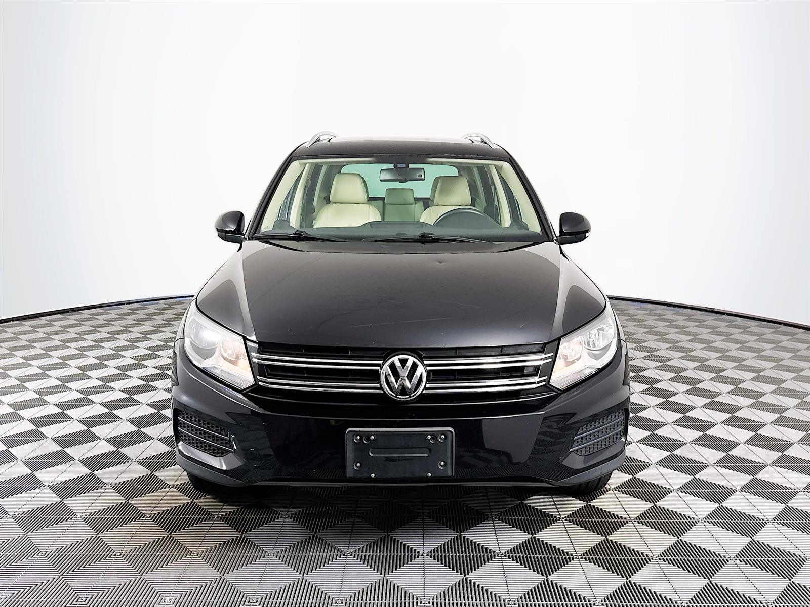 2017 Volkswagen Tiguan Wolfsburg Edition photo 2