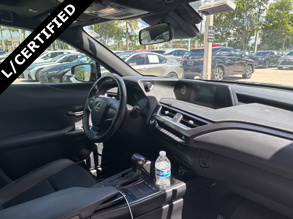 2022 Lexus UX 200 photo 16