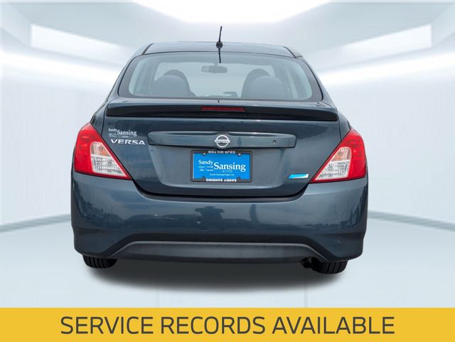 2015 Nissan Versa 1.6 Plus photo 4