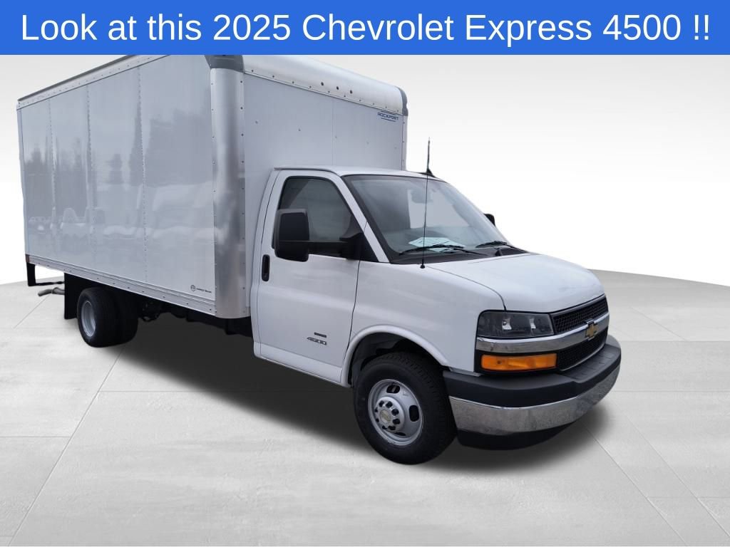 2025 Chevrolet Express Cutaway Base's photo