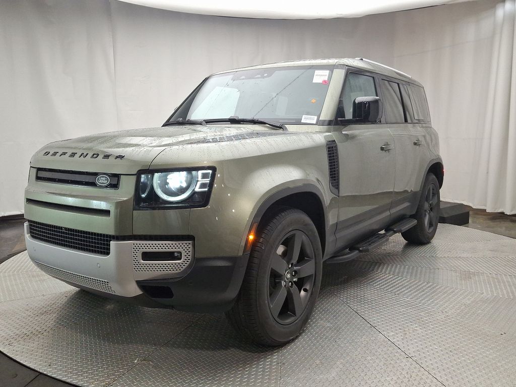 2025 Land Rover Defender S's photo