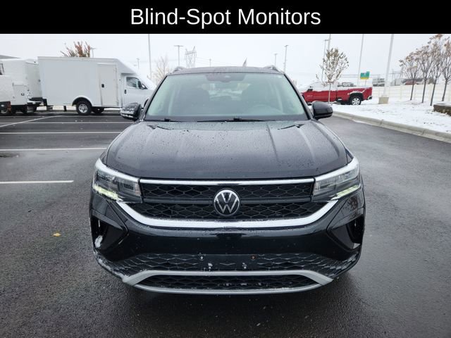 Used 2024 Volkswagen Taos SE with VIN 3VVSX7B22RM017177 for sale in Grove City, OH