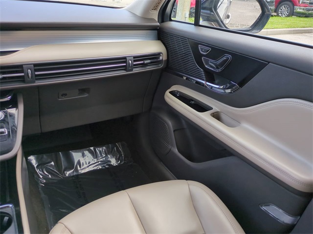 2021 Lincoln Corsair Standard photo 16