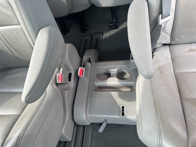 2016 Toyota Sienna XLE photo 17