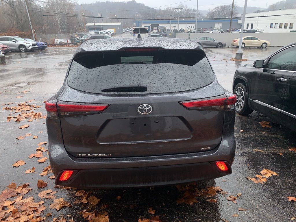 2020 Toyota Highlander L photo 2