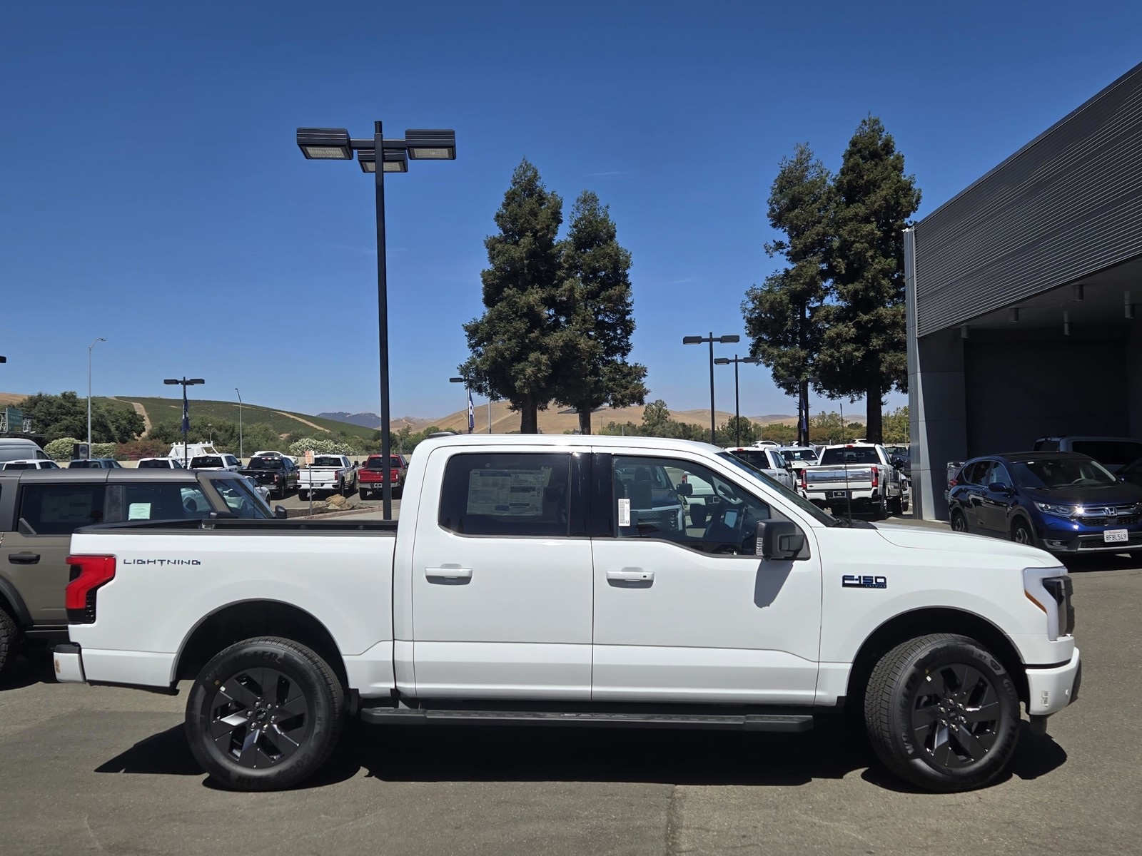 2025 Ford F-150 Lightning photo 3