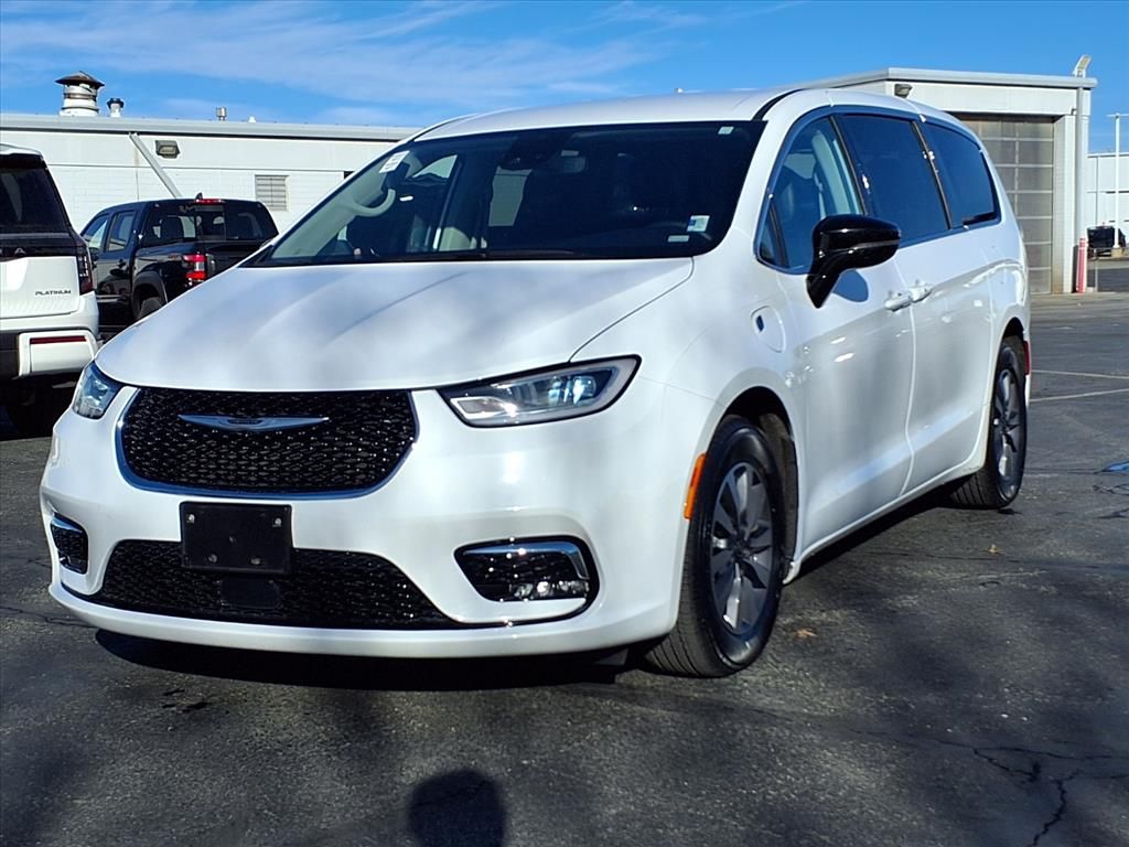 Used 2024 Chrysler Pacifica PHEV Select with VIN 2C4RC1S70RR177908 for sale in Kansas City