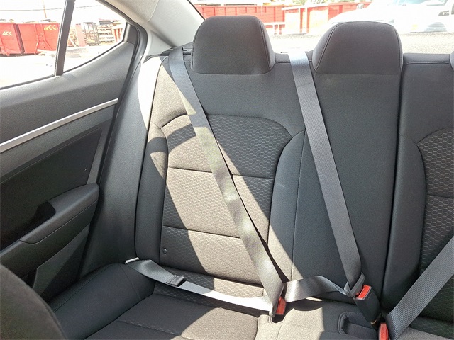 2020 Hyundai Elantra Value Edition photo 17