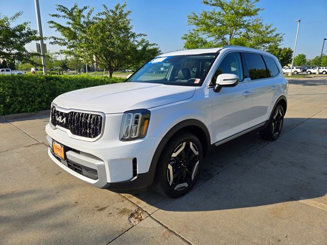 2025 Kia Telluride EX photo 4