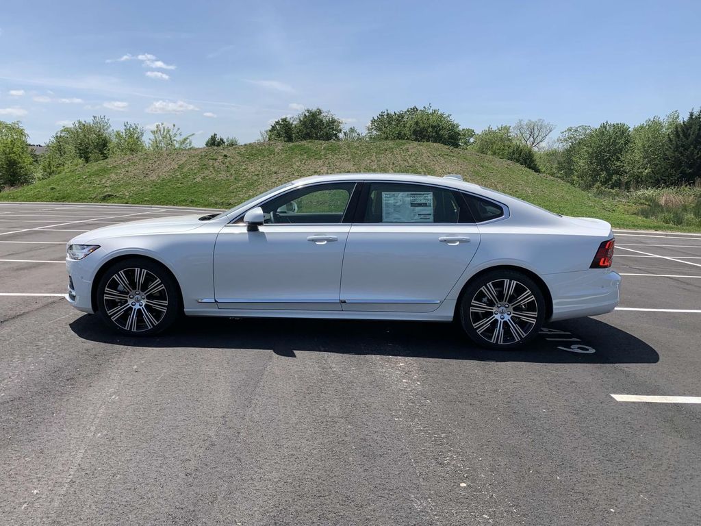 2025 Volvo S90 photo 17