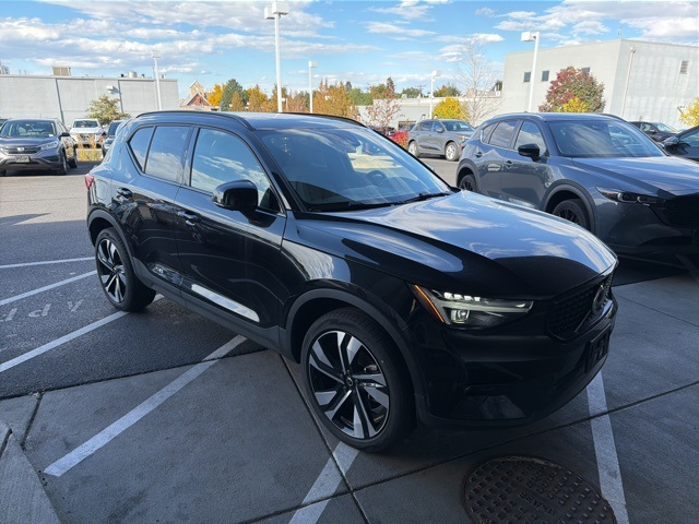 2023 Volvo XC40 Ultimate photo 4