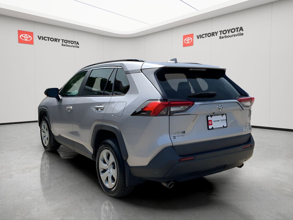 2019 Toyota RAV4 LE photo 4