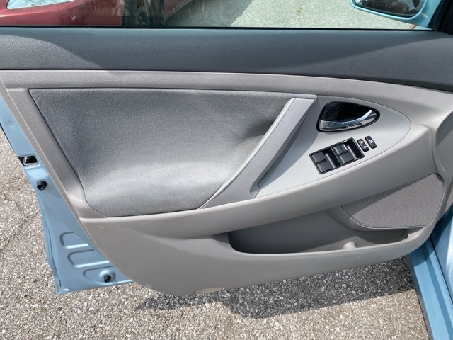 2009 Toyota Camry LE photo 15