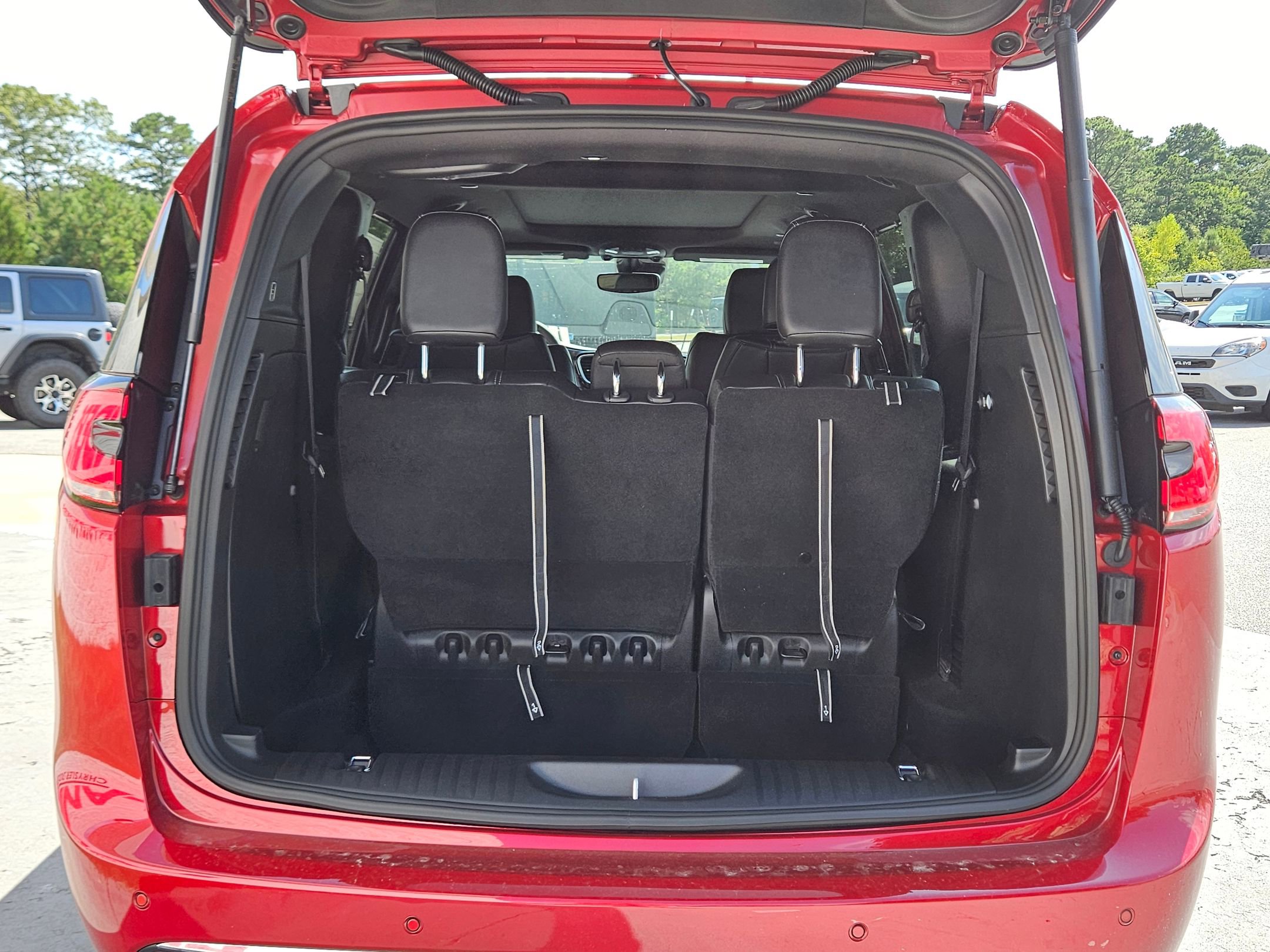 2025 Chrysler Pacifica photo 23