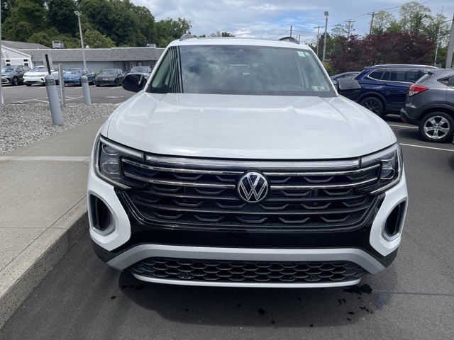 2024 Volkswagen Atlas Peak Edition SEL photo 3