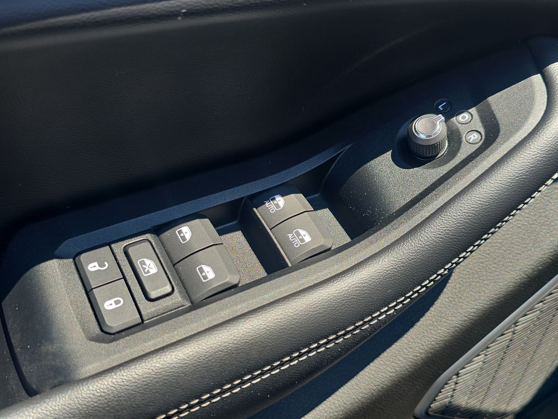 2023 Jeep Cherokee Base photo 56