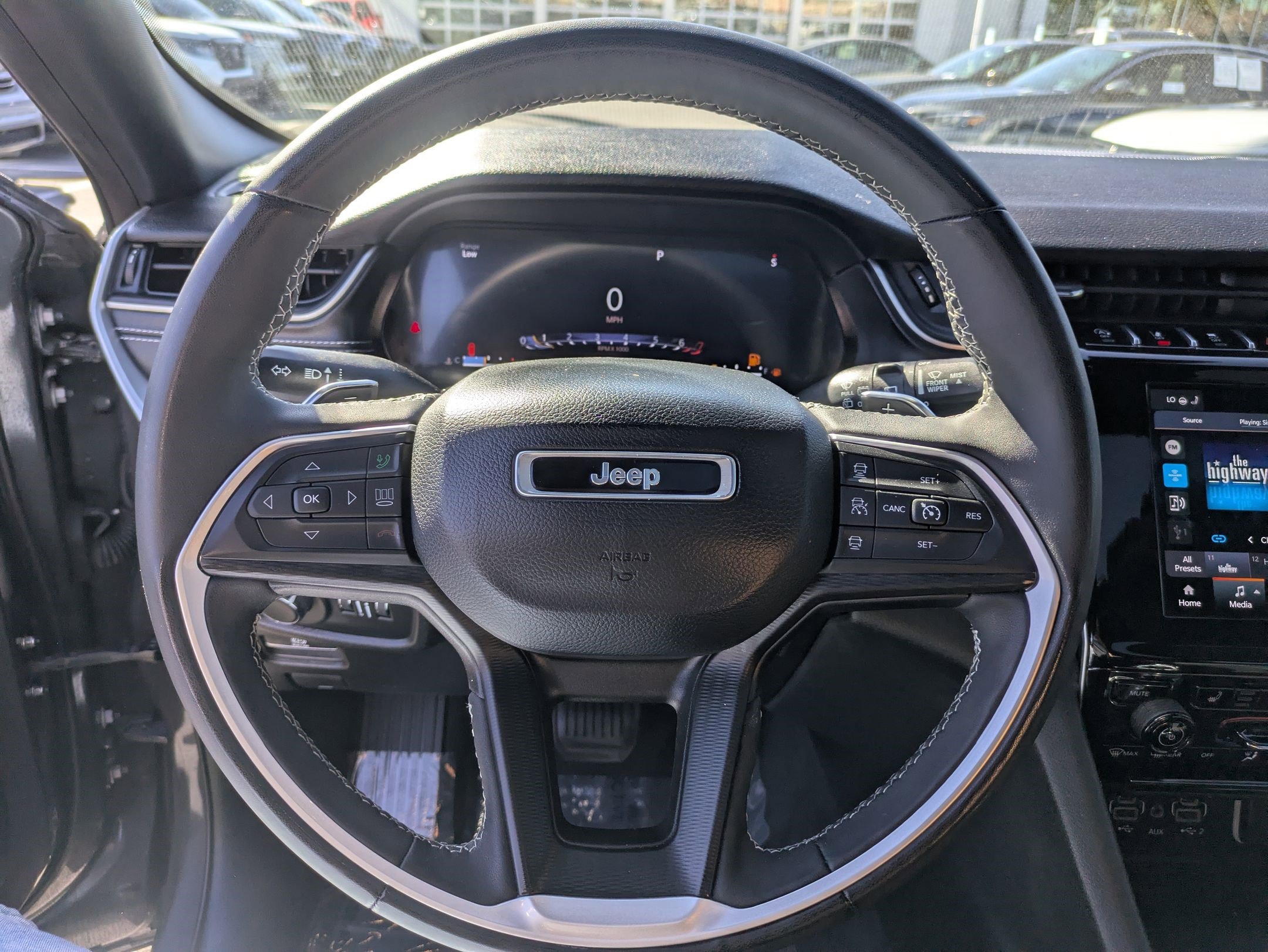 2023 Jeep Grand Cherokee Altitude photo 12
