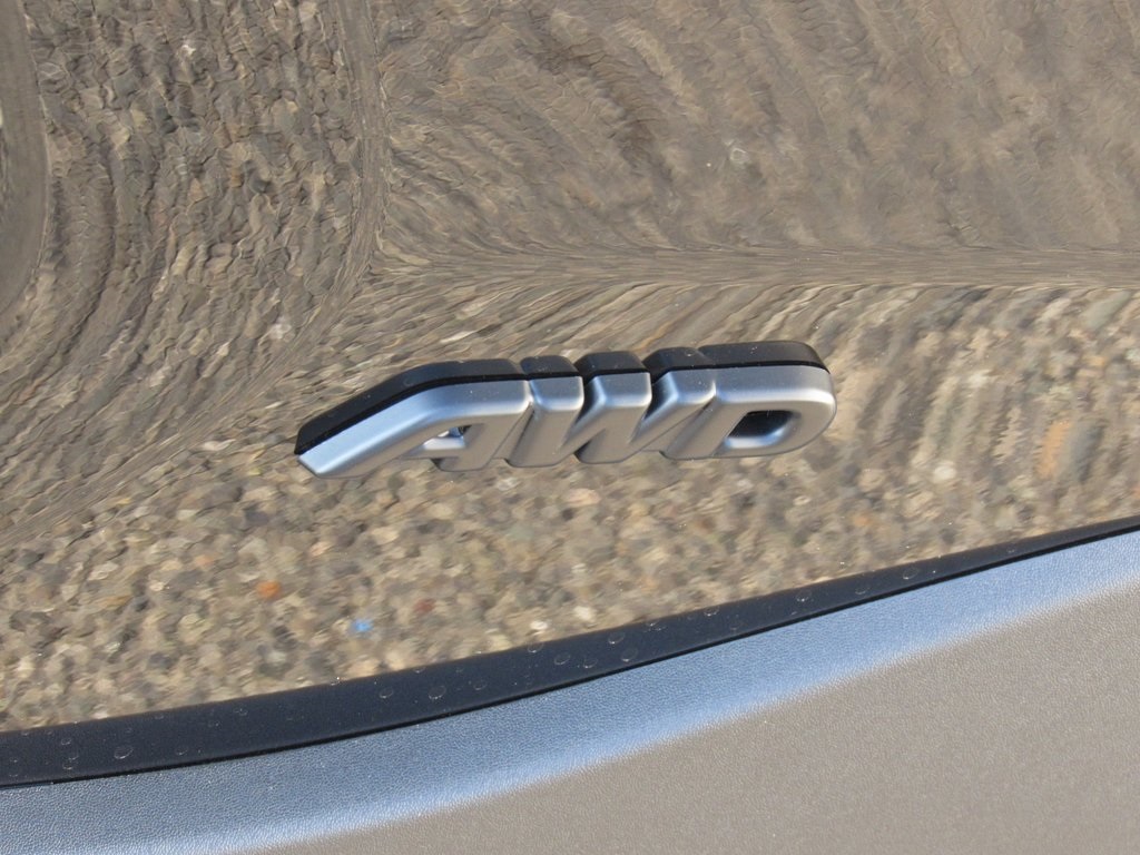 2025 Toyota RAV4 Hybrid XLE photo 9