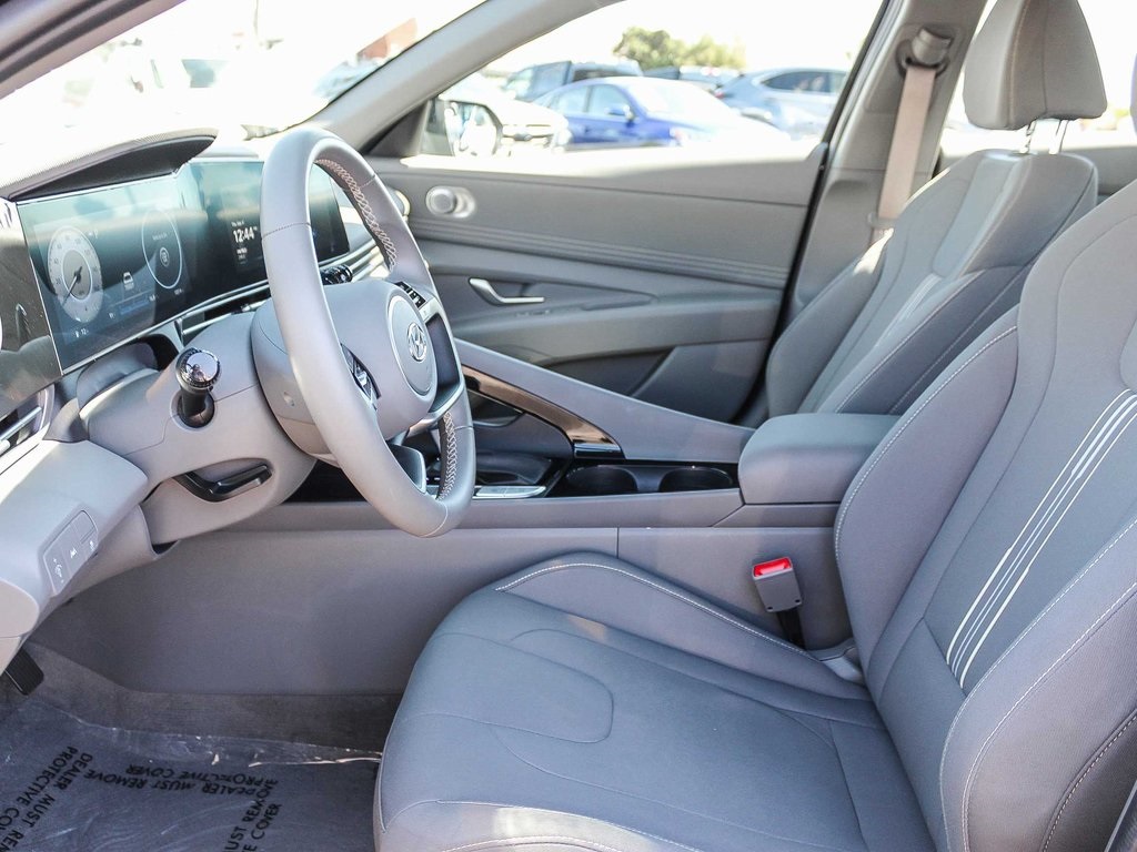 2023 Hyundai Elantra SEL photo 17