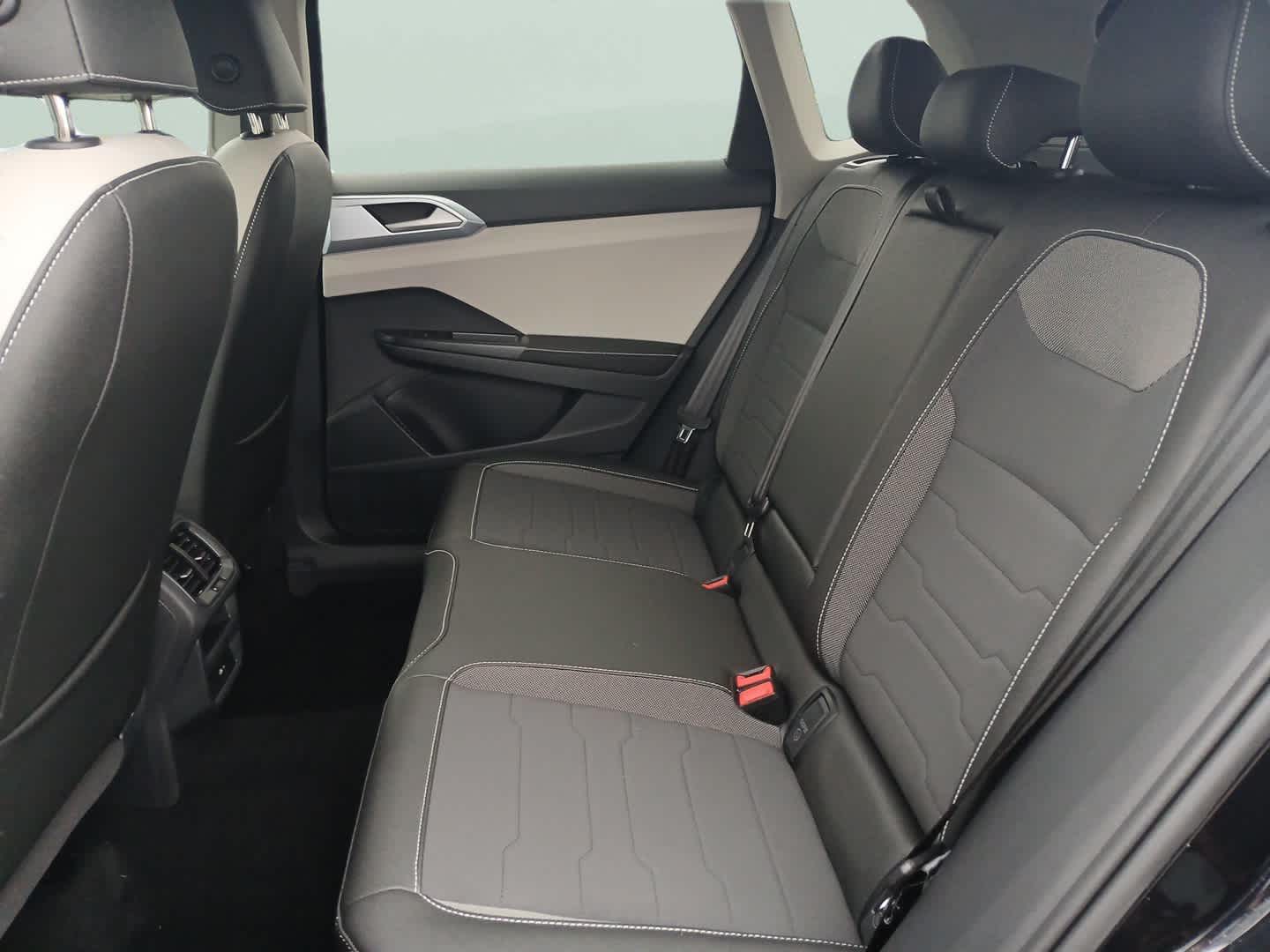 2025 Volkswagen Taos SE photo 20