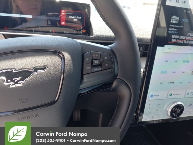 New 2025 Star White Metallic Tri-Coat Ford Premium image 20