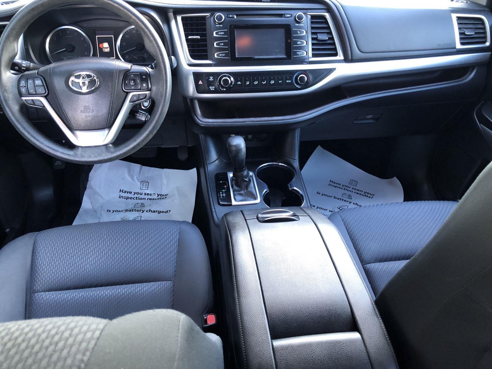 2018 Toyota Highlander LE photo 8