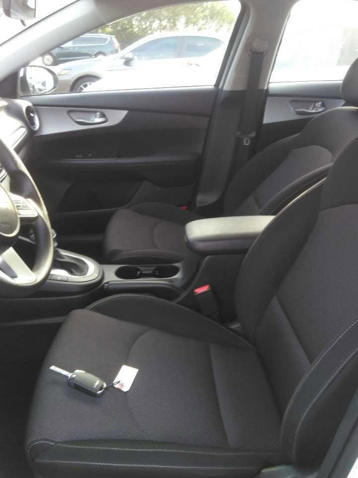 2023 Kia Forte LXS photo 3