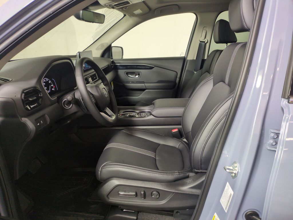 2025 Honda Pilot Touring photo 7