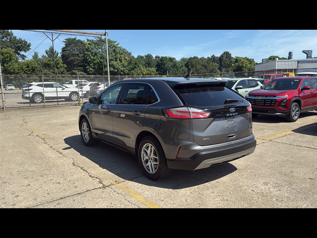2023 Ford Edge SEL photo 2