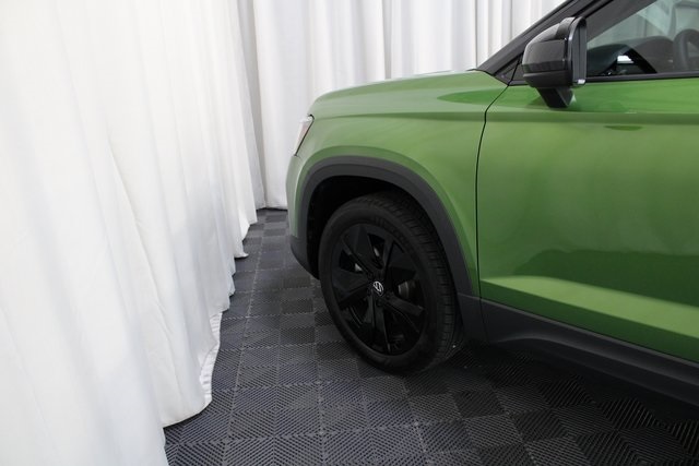 2025 Volkswagen Taos SE photo 12
