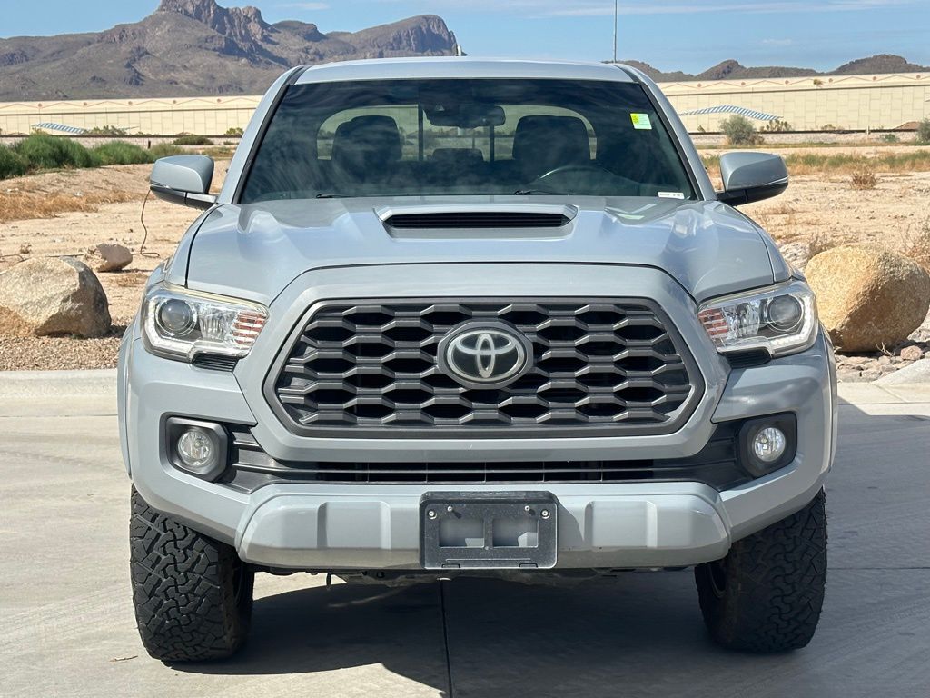 2020 Toyota Tacoma TRD Sport photo 3