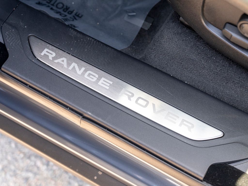 2026 Land Rover Range Rover Velar SE photo 14