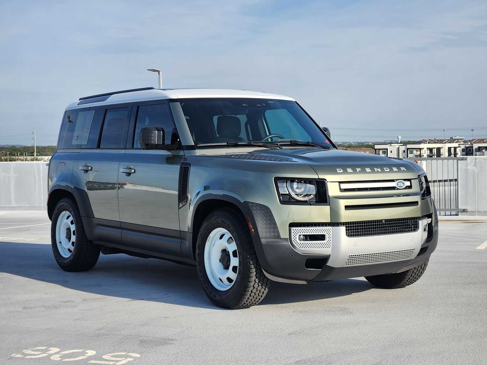 2024 Land Rover Defender S photo 3
