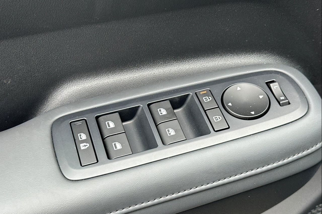 2025 Hyundai Santa Fe SEL photo 12