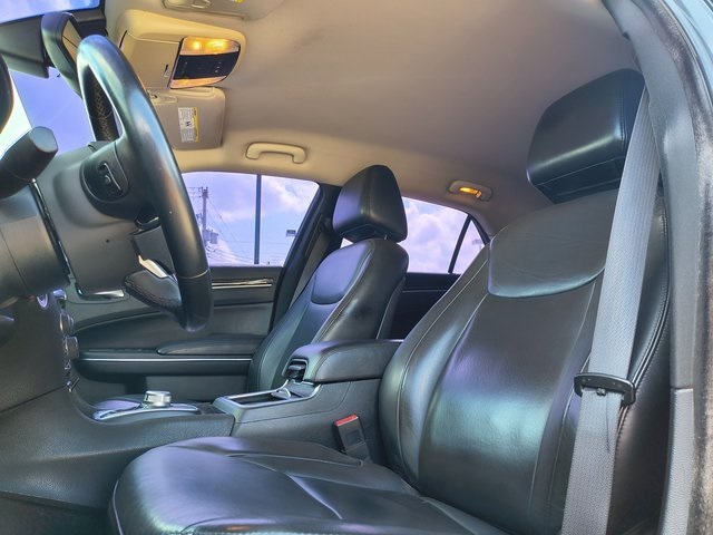 2016 Chrysler 300 Limited photo 7