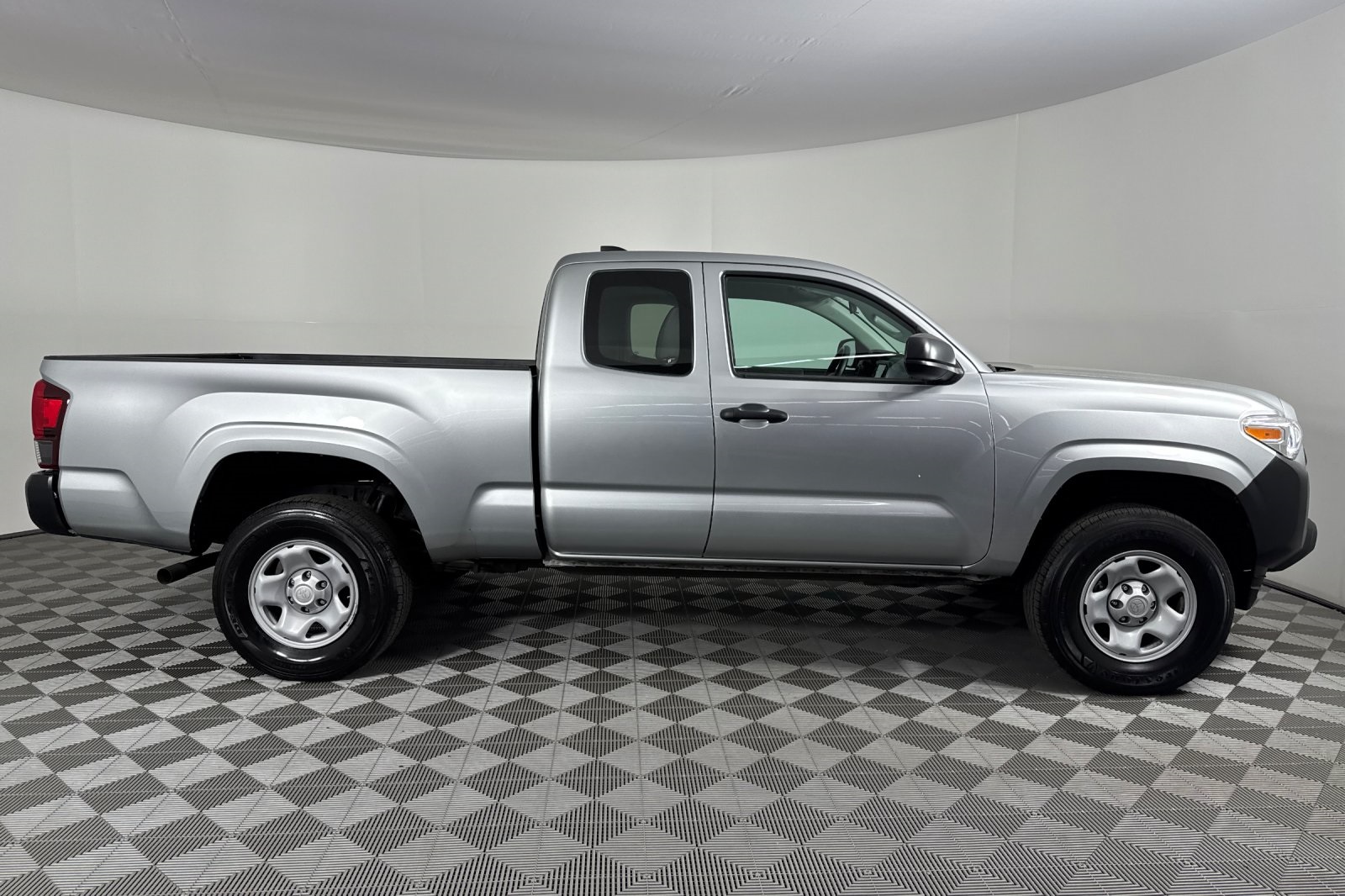 2023 Toyota Tacoma SR photo 3