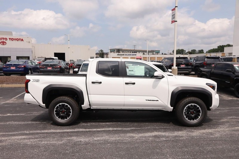 2025 Toyota Tacoma TRD Off-Road photo 5