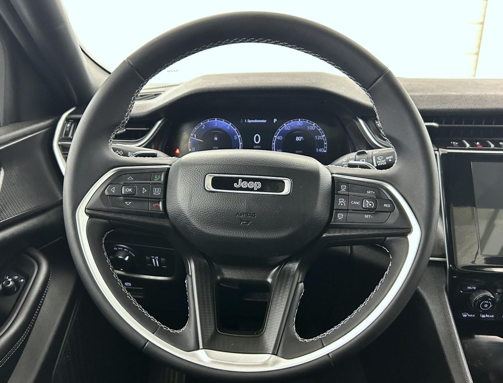 2024 Jeep Grand Cherokee Laredo photo 10