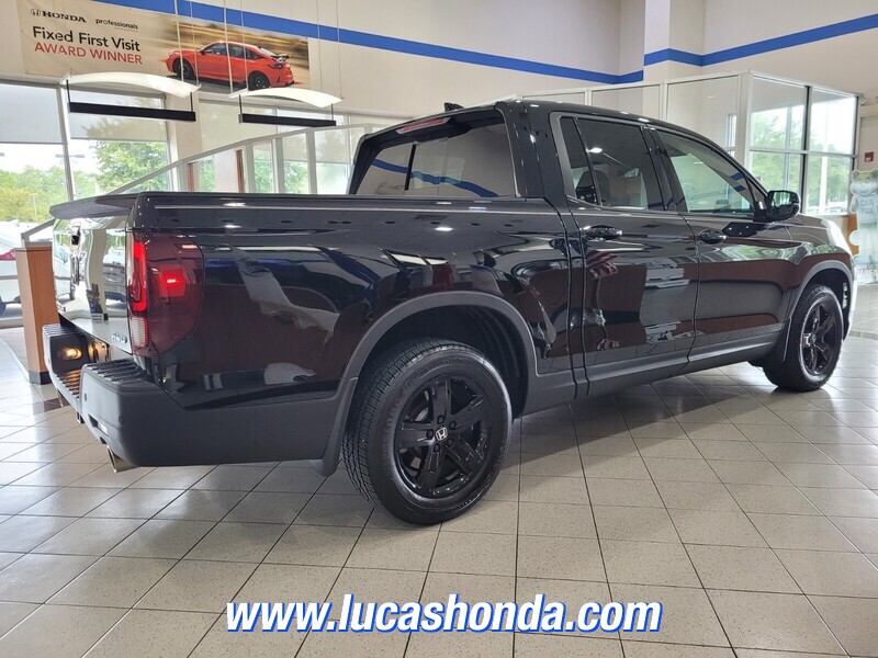 2023 Honda Ridgeline Black Edition photo 4