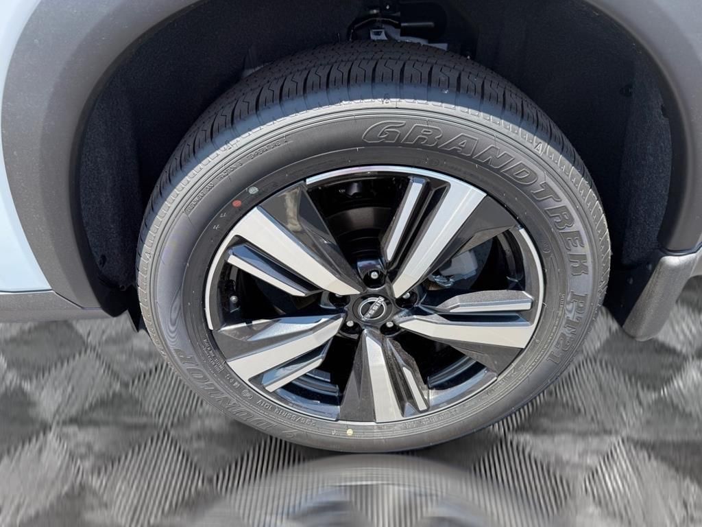2025 Nissan Rogue SL photo 14