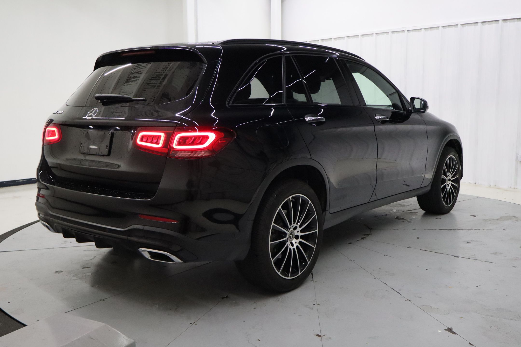 2021 Mercedes Benz GLC 300 photo 2