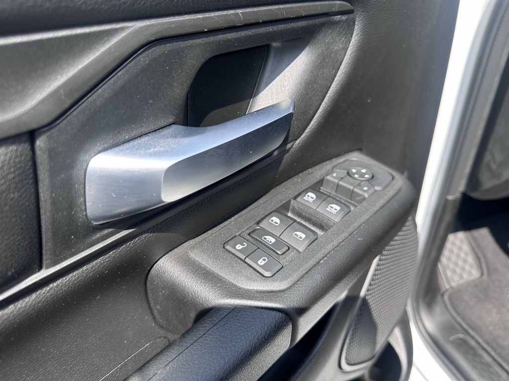 2025 Ram 1500 Tradesman photo 4