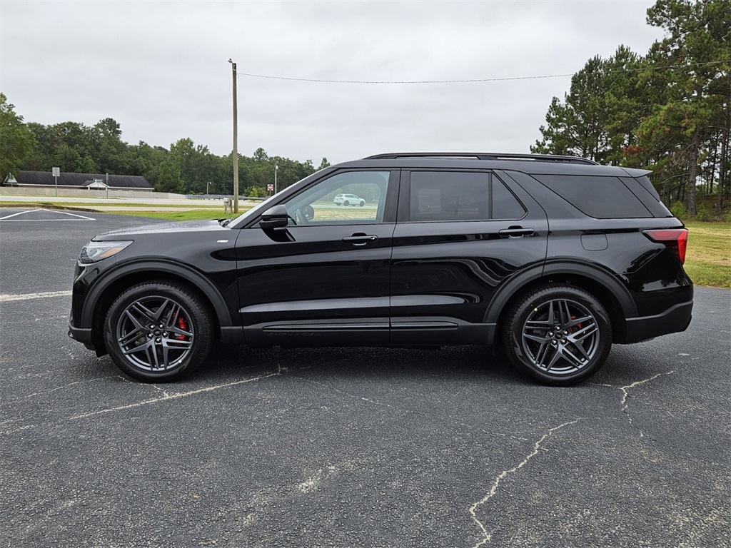 2025 Ford Explorer ST-Line photo 4