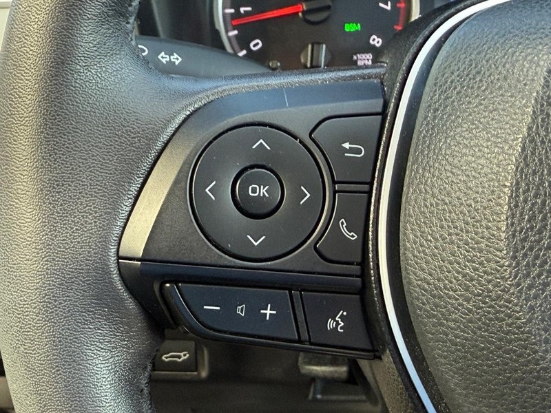 2022 Toyota RAV4 XLE photo 19
