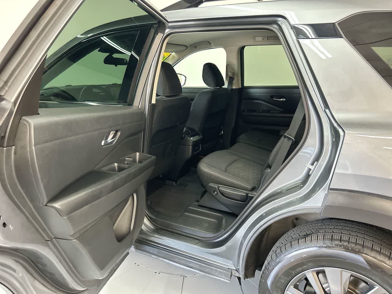 2022 Nissan Pathfinder SV photo 16