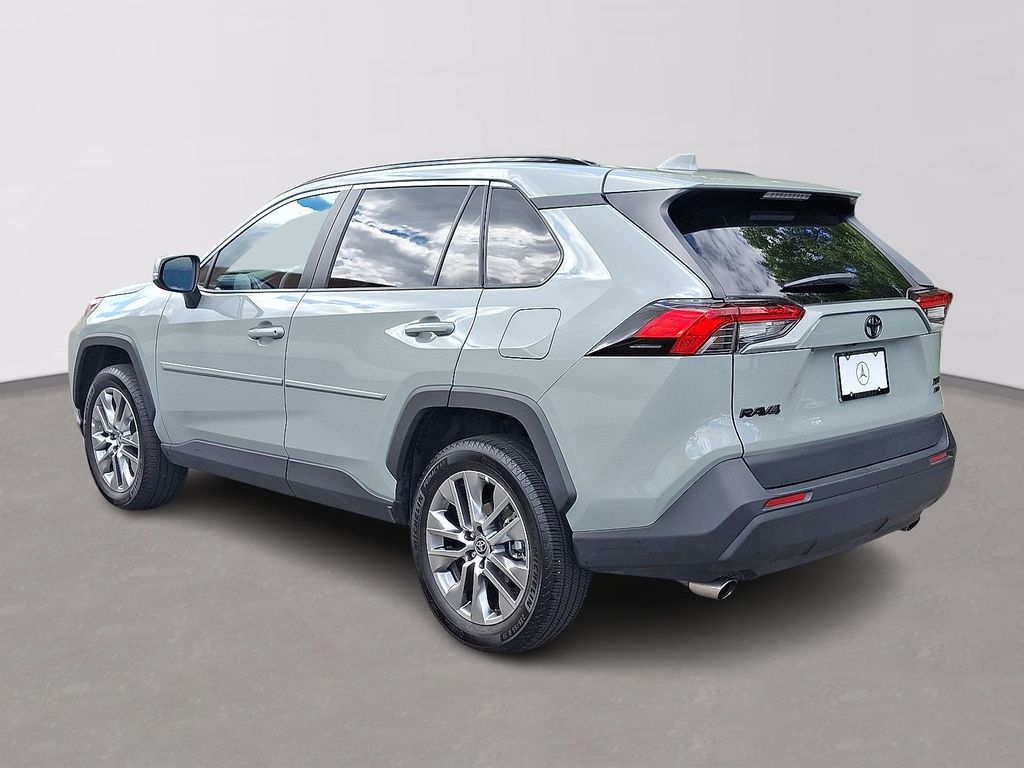 2023 Toyota RAV4 XLE Premium photo 4