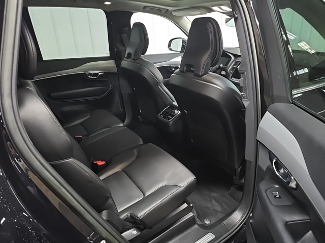 2023 Volvo XC90 B5 Core photo 16